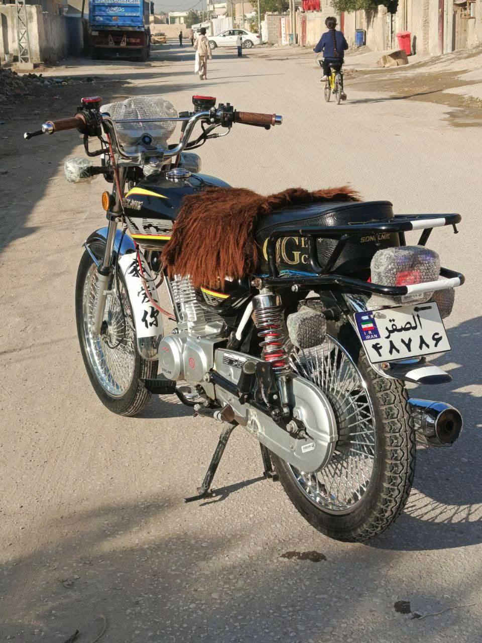 سلام عليكم 
تايكر سولنك للبيع 
TIGER SONLINK  
دراجه موديل 2025 
تايكر سونك الاصلي باب اول ختم ونجوم بعدها على وضع الشركه
صار 6 اسابيع من طالعه من الوكيل 
اوراق كامله 
دراجه كامله مكمله
كهربائيات كلشي شغال 
محرك مكفول ما مفتوح 
دراجه خير من الله شلعه ومعدل ✈️✈️
كلشي ما ناقصه دراجه مال جناي 

مواصفات:
- بصمه وسويج
- بريك امامي دسك عنبار زيتي 
- وكلج عنبار زيتي 
- تشغيل عن بعد
- حساس سرقه
- تشغيل بصمه سويج
- MB3 بلادي
- شاحن YSB خارجي
- دشبول الكتروني 
- دشبول شغال
- كهربائيات شغاله
- لايت عدسه عالي + ناصي + سكن لد 
- بك لايت لد شكل الحديث 
- اشاير أيضاً لد شكل الحديث 
الدراجه كاملة على اخر حبايه 
سعر 725 وبيه مجال 
مكاني بابل محاويل 
رقمي ***********
واي استفسار تفضل اتصل وميكون خاطرك اله طيب 🤝
