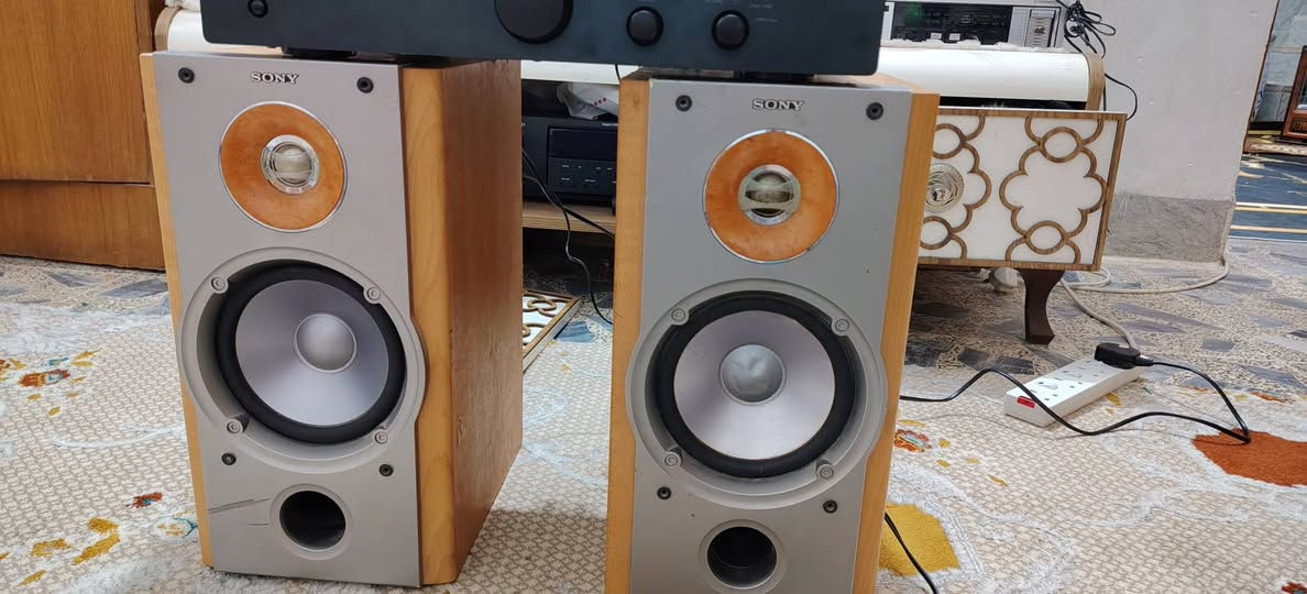 سلام عليكم  سماعات  سوني
6 اوم ارتفاع 40 عرض 20  صوت نقي جدا سعر للبيع  75 شامل التوصيل


**إذا كنت صاحب هذا الإعلان وتريد حذفه لأي سبب، رجاءا أرسل رسالة إلى الدعم الفني**