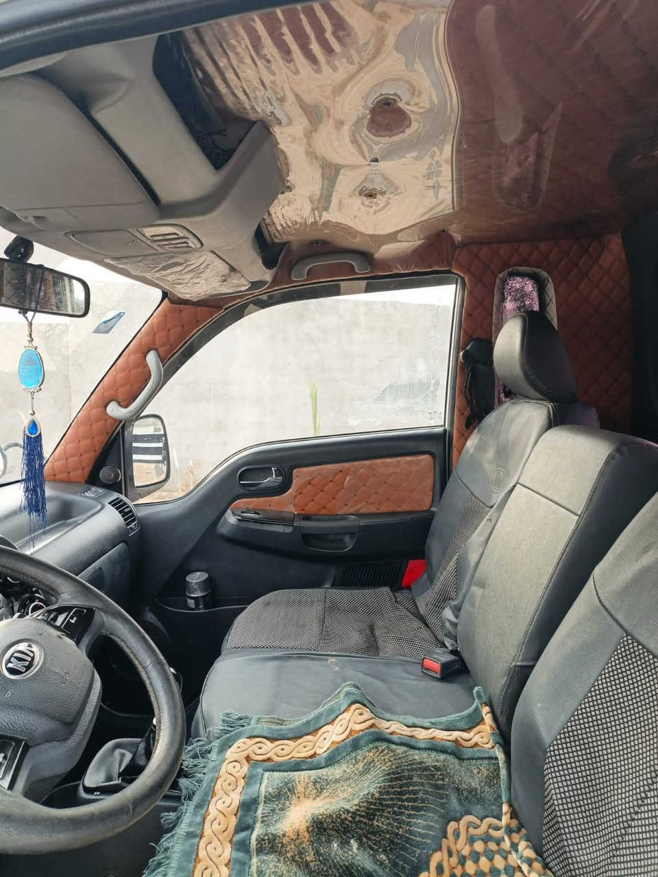 بنكوفحل مسكر دبلو ١٧ باسمي رقم بصره إنكليزي محور ١٤ محرك جديد قبل يومين شاده بيها ضربه خفيفه باللغد جهةٍ السايق سعره ١٢٥ للاستفسار ***********،،،،***********
