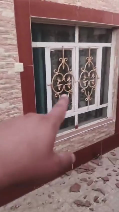 بيت زراعي سند ٢٥ للبيع ٣٢٠ متر طابقين الطابق الاول ٥ غرف وصاله واستقبال ومطبخ  وصحيات ٢
الطابق الثاني بي ٢ شقق كل شقه غرفتين وصاله ومطبخ  وصحيات للاستفسار  ***********
بيت زراعي سند ٢٥ للبيع ٣٢٠ متر طابقين الطابق الاول ٥ غرف وصاله واستقبال ومطبخ  وصحيات ٢
