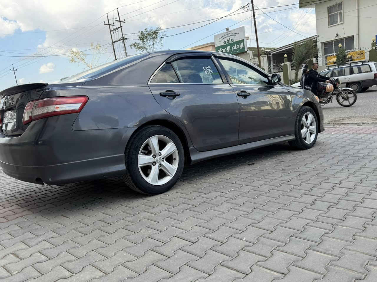 كامري ٢٠١١ بلادي سبورت ٤ سلندر محرك ٢٥٠٠
ملاحظة 
سيارة مصبوغ عام بدون حادث امامي خلفي كبس 
قامرة ربع من كدام معجون صبغ 
شرط بدون كص بدون حادث 
شرط كير و محرك تحويل غرامة 
سيارة خير من اللة صدر امامي خلفي تاير و باتري كلها جديد مابي دينار نقص 
شراي وتس اب 
خابر ***********
سعر قفل من اخير ٨٥ 
بي غرامة ١٧٠ الف تنزل من سعر
