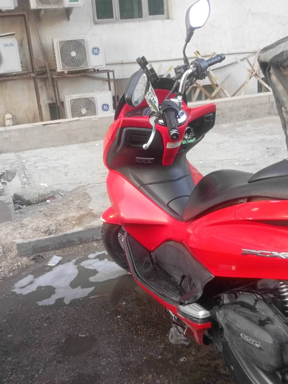 السلام عليكم عيني pcx محرك 150سيسي للبيع  
دراجه مكفوله من كل شي بس اريد ابيعه لأن البارحه نكلبت بيه محرك لا مفتوح ولا شي دراجه مفوله من كل ومكفوله من اي خلل سعره 14 وذا مراوس بيراني مرقم أو بوكسر 
رقمي ***********
