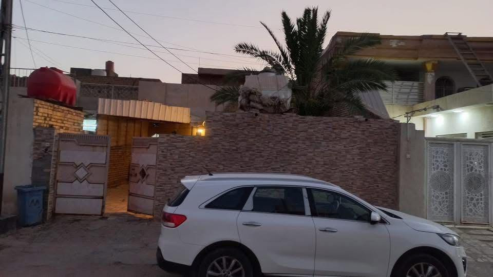 دار سكنية للبيع في العمارة - قطاع 30 (قرب الساعة)  مقابيل الروضة:
 المساحة : 225 متر مربع.
 الواجهة: 9 متر.
 النزال: 25 متر.
 بناء قديم 
للاستفسار الاتصال على الرقم 
***********

