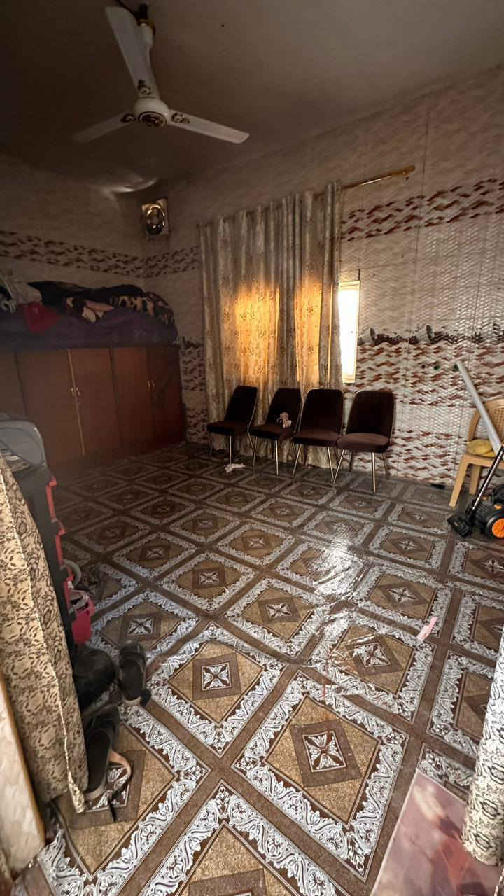 بيت مساحه 300 متر
بناء غرفتين وصاله ومطبخ وحمام داخلي 
حمامات خارجيه براني 12 متر عوزهه دواخل فقط
نزله ال بيده ابو صريفه حديقه بي 
اتصال ***********
