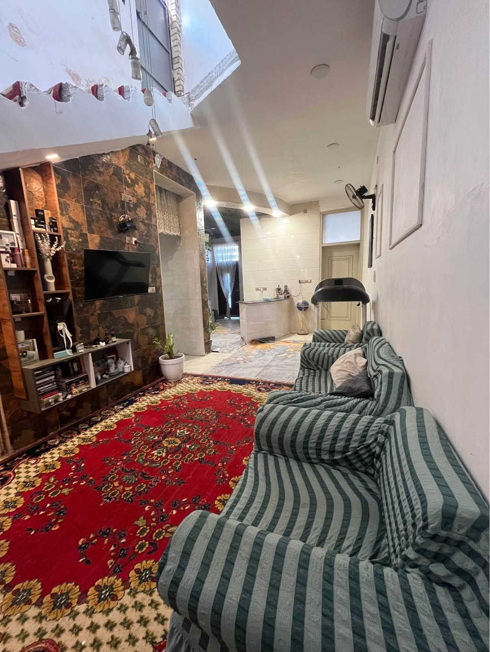 للبيع دار في الحله زوير 120م طابو زراعي سند25 باسمي  طابق واحد بناء حديث      خامس فرع عن الكورنيش الحله 
كافة الخدمات متوفره 
يحتوي ع غرفة نوم /صاله/هول/منور/مجمع صحيات/مطبخ مفتوح /طارمة
شارع 10م تبليط
الاستفسار اكثر ☎️*********** المصيب, بابل
