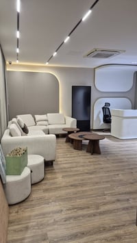 جزء من عملنا اعاده تأهيل وتغيير الديكور والكهرباء وفرش اثاث بتصميم هند...