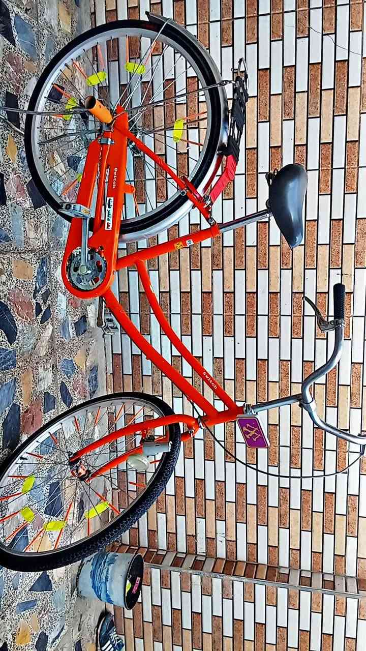 سلام عليكم بايسكل بناتي حجم 26 بي نقص بس البريك الامامي والجاملغ الامامي وبي شخطه بل الشه الاماميه وعواج خفيف بل ويال اليوره بس هاذ النقص السعر70 وبي مجال لطيبين العنوان بغداد البلديات الصحفين شارع المصرف التواصل: ***********
