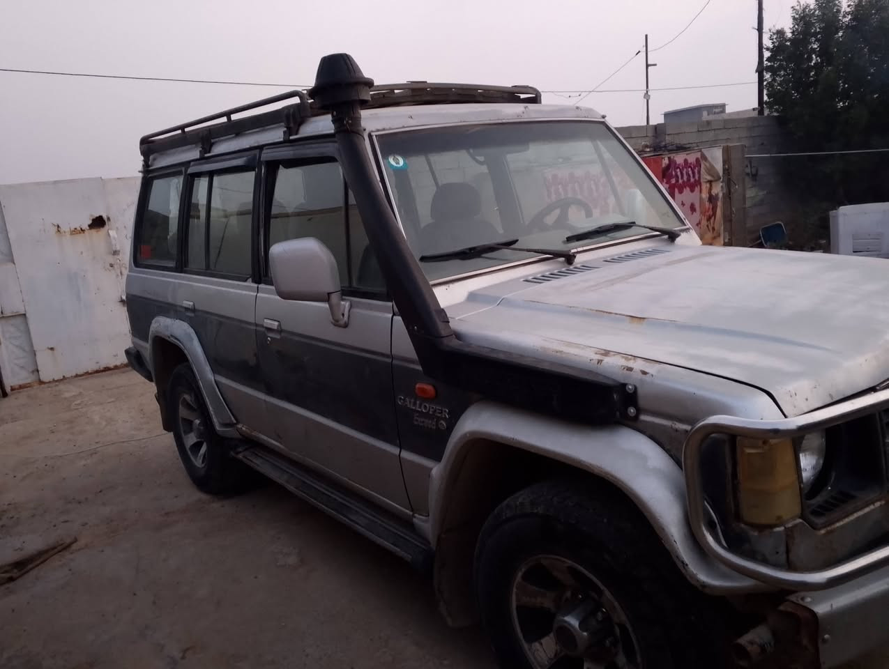 السلام عليكم،،  سيارة حلوة ومال جناي
سيارة كالوبر
محرك ففتي وكير اوتماتيك  موديل1993
 (رقم بغداد الجديد ) بسمي تحويل شوكت ماتريد 
السعر 45 وبيها مجال***********
