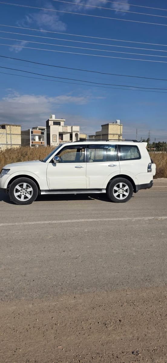 السلام عليكم 
باجيرو موديل 2008 حبتور لون ابيض
محرك 3800
دواخل جلد 
كشنات كهرباء
كشنات تدفئه تبريد 
مري شفط 
تحكم ستيرن 
شاشه /كامره و حساسات خلفيه
السياره فتحه و دمام خلفي
تبريد 3 قطع
منضومه زينون 
محرك و كير كفاله عامه
صدر نضيف نسبه 70%
تخم تاير جديد
السياره بأسمي مشروع وطني 
كفاله عامه (ما عدا باب السايق و چاملغ ) صبغ فقط سونار مرفق ويه الصور
السعر 123 وبيها مجال
العنوان بغداد الدوره /***********
