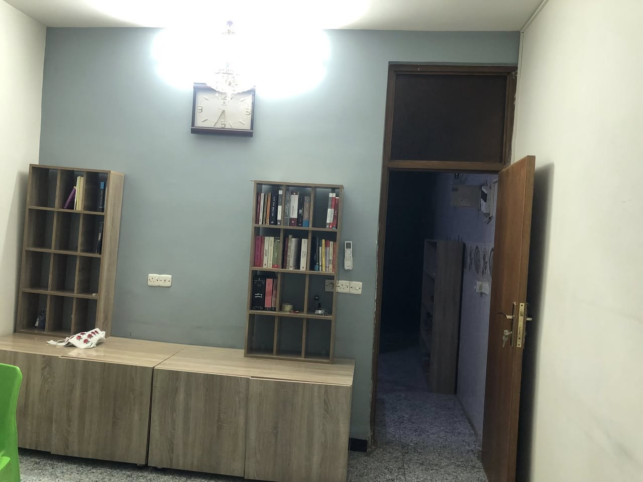 دار للبيع المساحة ٦٠ متر متكون من ثلاثة غرف نوم الدار نظيف جدا حمامين ومطبخ تركي قرب الفرج راغبة خاتون للاستثمار او سكن جيب غراضك وكلشي جاهز ونظيف السعر ٢٦٠ مليون للاستفسار ***********
