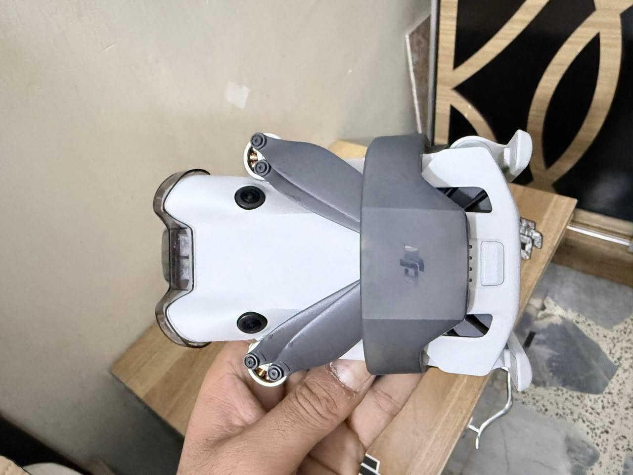 السلام عليكم 
dji.  MINI. 4. PRO 
مني فور برو 
جديد غير مستعمل 
غير منشط بيدك تنشط 
فقط درون مثل مموضح بصوره 
السعر مليون 100 
مكاني بغداد الاعضميه 
متوفر توصيل 
***********
