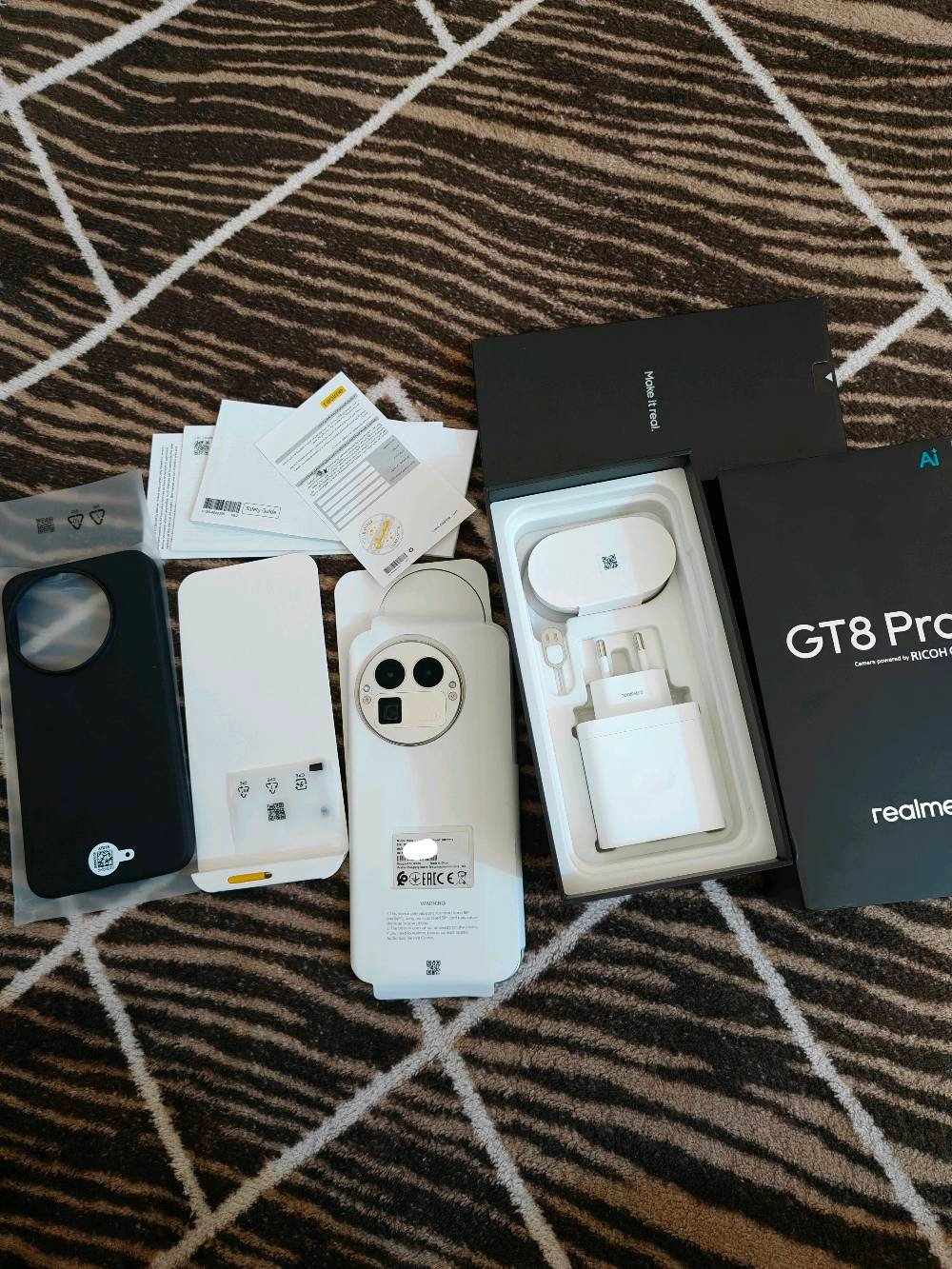 ريلمي gt 8 pro  ذاكرة 512 رام 16 نسخة عالمية استخدام اسبوع فقط شرط ملحقاته ممستخدمه مراوس ب اس 26 الترا او للبيع السعر مليون و200 عنواني بغداد اي استفسار عالرقم ***********
