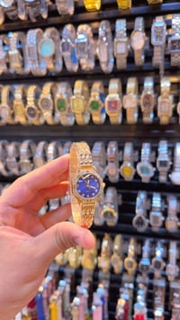 ساعات نسايه ورجاليه سعر القطعه 5000توصيل مجاني واتساب 07877807749