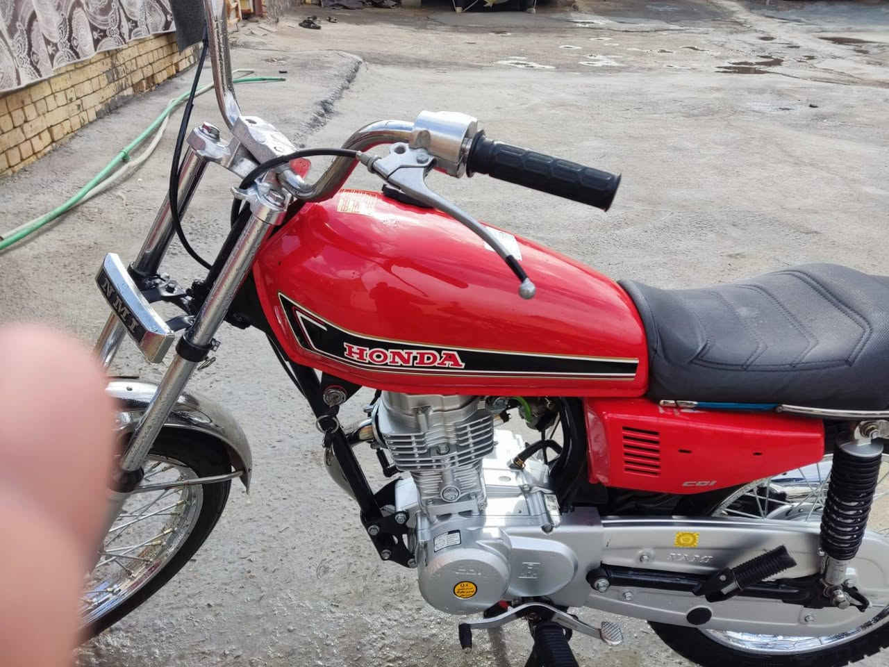 سلام عليكم دراجه نامه بدون مكفوله مكينه وشاصي صارله قليل من معمره السعر 650 وبيه  ***********
