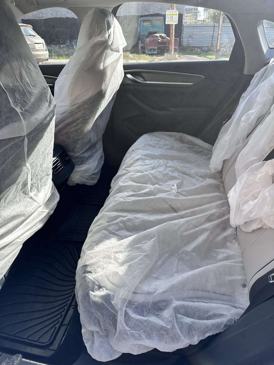 السلام عليكم 

لبيع بي واي دي دستروير 2025 
ماشيه 300 وشويه يعني زيرو 

مطخوخه شويه بلبنيد موضح بلصوره 
طخيته من داطبكه بلباب 
محوله باسمي
ومشتريله بصمه ودواسات وسبير وجك

مكاني بغداد الكاظمية ***********
