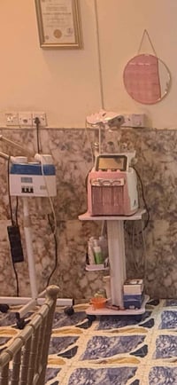 جهاز هايدروفيشل للبيع جديد مستخدم مرة واحد + ترولي + جهاز بخار للاستفس...