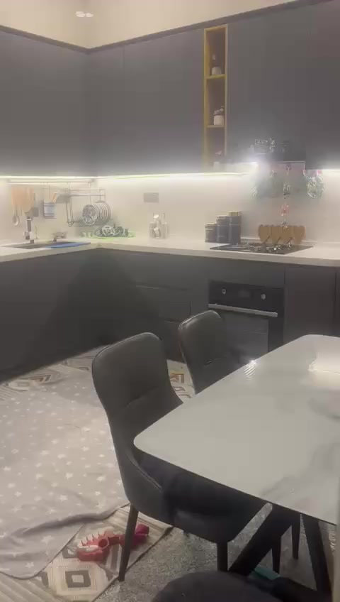 السلام عليكم للبيع مساحة 140 متر زراعي شارع المستشفى الجديد الفضيلية العام منطقة حلوة ومرتبة. بيت درجة اولى بناء 2025 طابق ونص فول كراج سيارة وحمام خارجي ا
استقبال كبيرة
صالون
مطبخ 
حمام داخلي 
ترك 
غرفة نوم ارضي 
صالة فوك 
غرفة وحمام فوك سويت 
صطحين كامل البيت 
*********** السعر 110 وبي مجال 
المنطقة زراعي بس مكاتبة عندي
