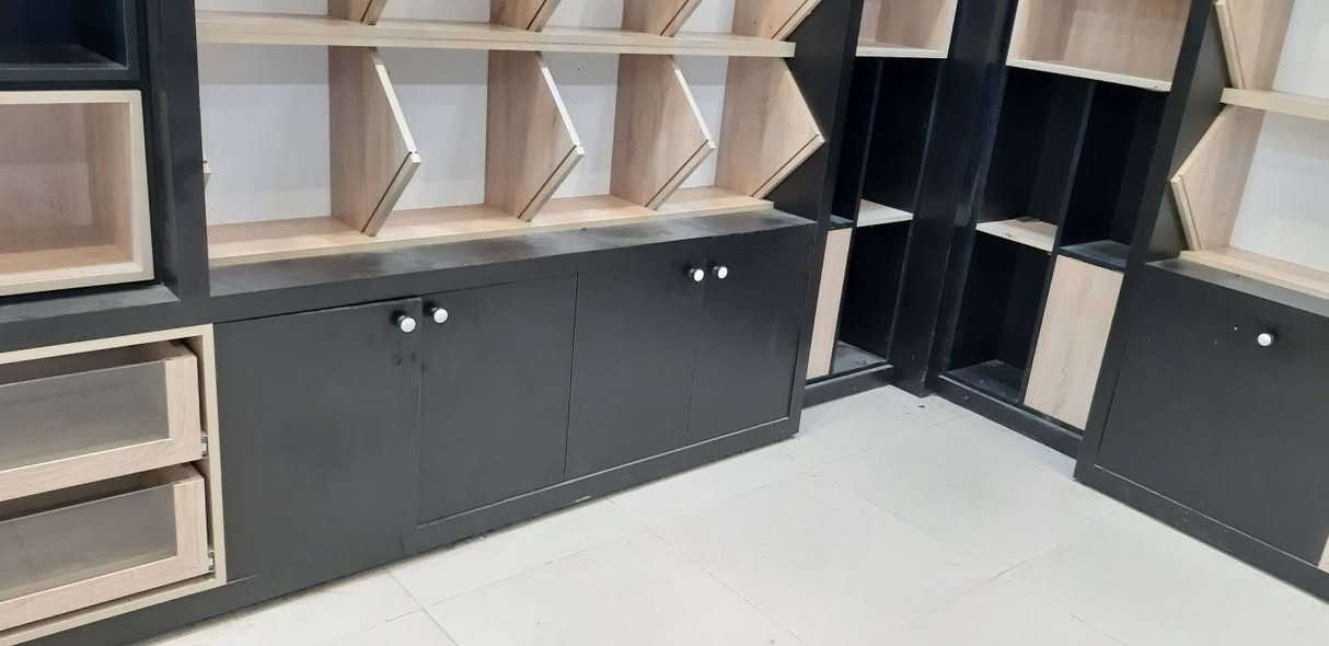 ئەم ڕەفانە بۆ فرۆشتن
شوێن هەورامان تەوێڵە 
ژ.م:***********
