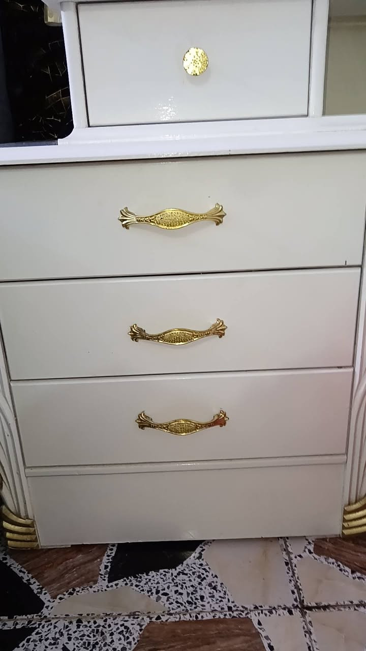 مرحبا غرفه اخشاب تسكام قوي اخت جديده لللبيع ماخذيها مليونين وربع سعر لبيع مليون و 600 شراي خاص دزله تفاصيل غرفه ✨✨🤍


**إذا كنت صاحب هذا الإعلان وتريد حذفه لأي سبب، رجاءا أرسل رسالة إلى الدعم الفني**