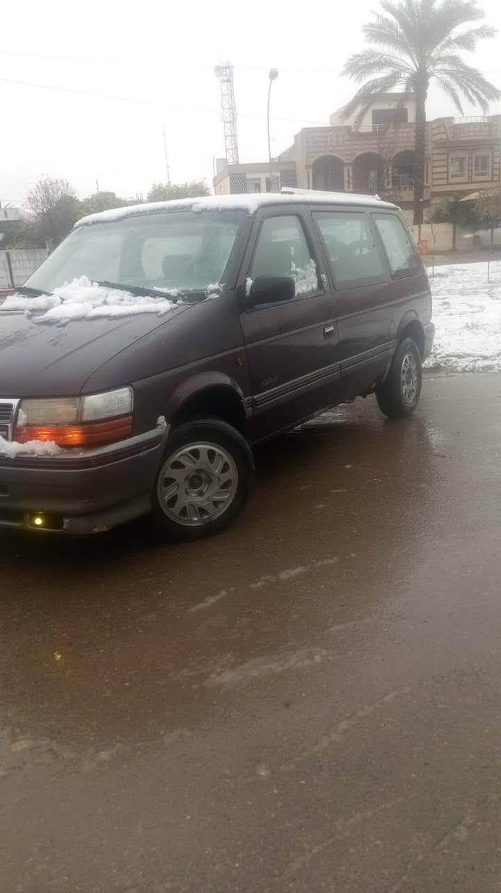 دوج كلايزر موديل 1992سنويه بيضه
محرك وكير شرط 
تخم تايرات جديد 
رقم اخضر 
مكان السياره موصل 
السعر 24وبيها مجال 
رقم الموبايل ***********واتساب
