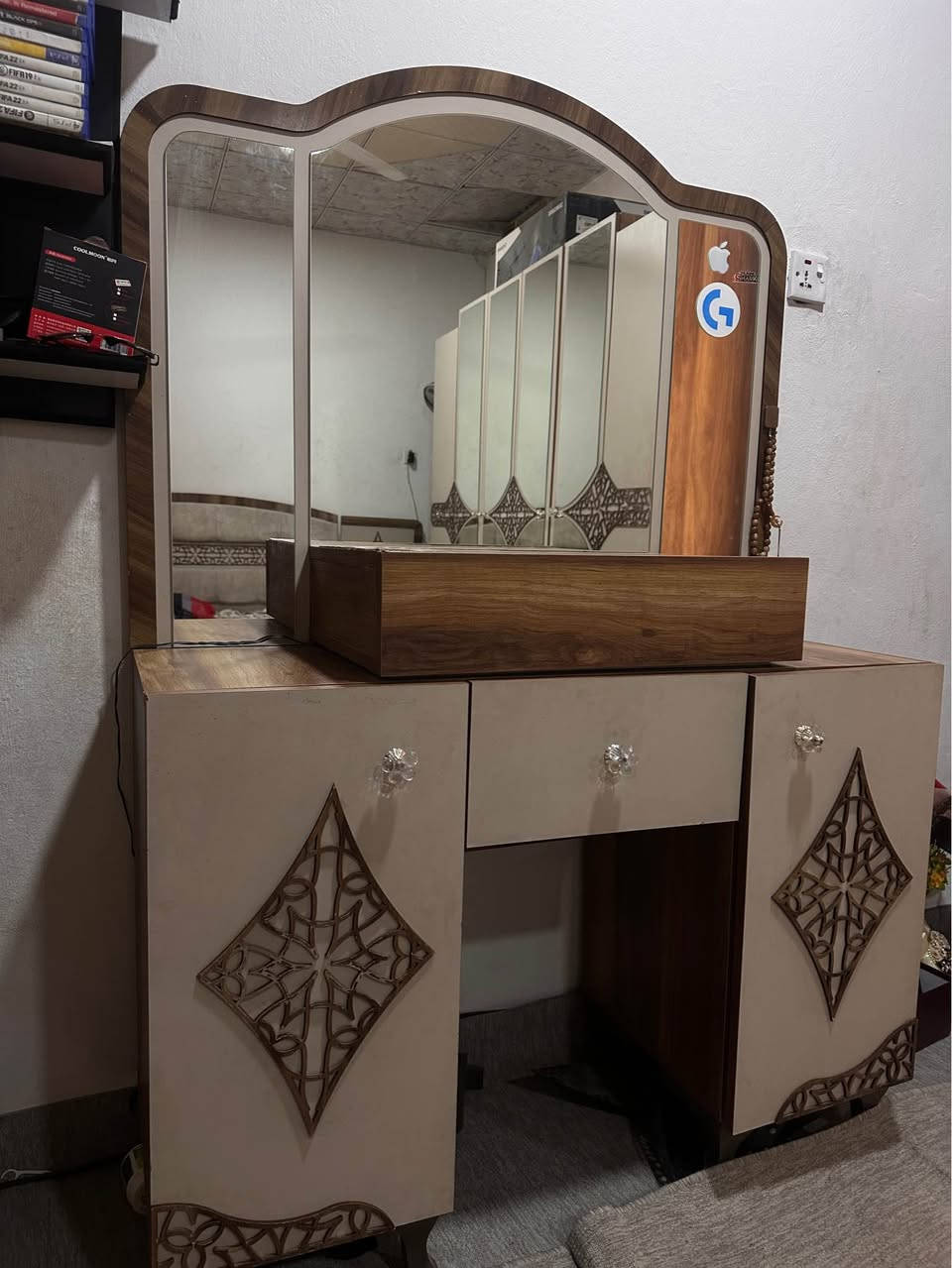 غرفة اخشاب تركية مثل ما مبين بل صورة بحالة جيدة اول شدة الها بغرفتي 
كنتور6 ابواب   
العنوان -النجف /حي الوفاء 
للشراي يفصخها وياهذها 
***********
استخدام شاب النجف, العراق
