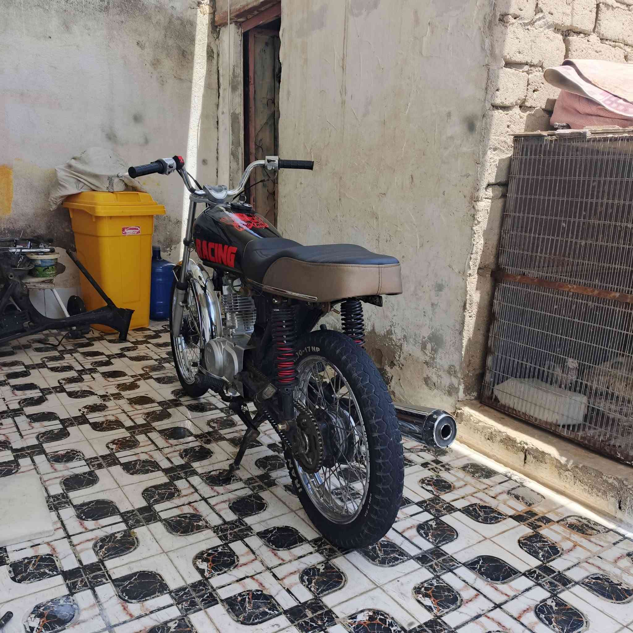 السلام عليكم دراجه أدوات نامه شلامجه 21بلادي برغي ما مفتوح بيه شرط الفحص شاصي بلاد قطرت صبغ ما بي ونضافه شوفت عينك وتجي وتشوف دراجه مال جناي السعر 650وبيه مجال الشراي المكان بصره قضاء المدينه منطقه الترابه الرقم ***********

