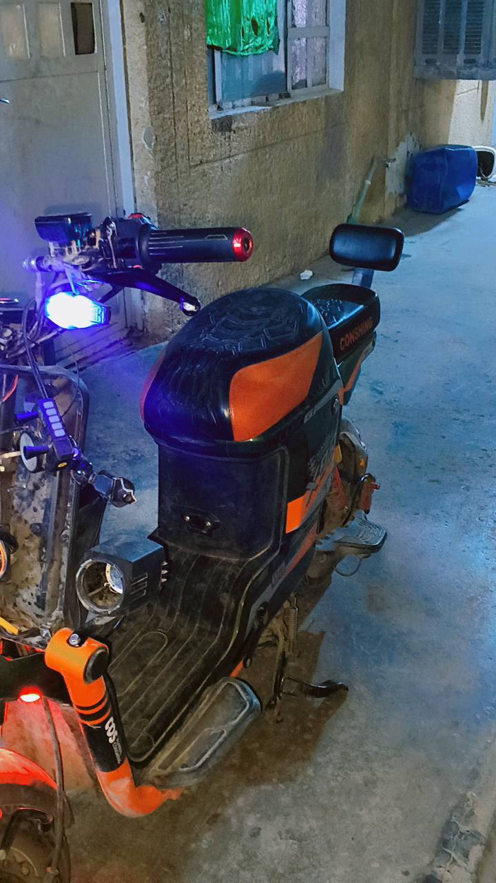 سلام عليكم
دراجه x900 مجرد كفر كدام مكسور 

الدراجه البطاريات جديدات و ستعماله بصيط 

كفرات موجوده بس ملتهي بل شغل وماعندي مجال اجيب له كفرات الدراج سرعته الحقيقي 45 بل شاشه تطلع 119 و 4 سرعات  الملف 1000 سعر الدراجه 300 و بيه مجال
للتواصل *********** واتساب مكاني بغداد قرب الطابقين
