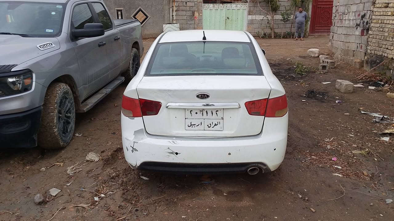 السلام عليكم 
سيراتو 2011 رقم اربيل القديم السياره خليجيه تحكم فتحه بالسقف تخم تايرات جدد ويل اسود گير ومحرك وتبريد خير من الله باتري جديد السياره بيها قطعتين مبدلات باب وجاملغ وبيها تصليح بس مامعجنه ربع بنيد وربع جنطه بدون دواخل معروضه 78 الشراي والي تعجبه يتصل
 0770 981 2053
