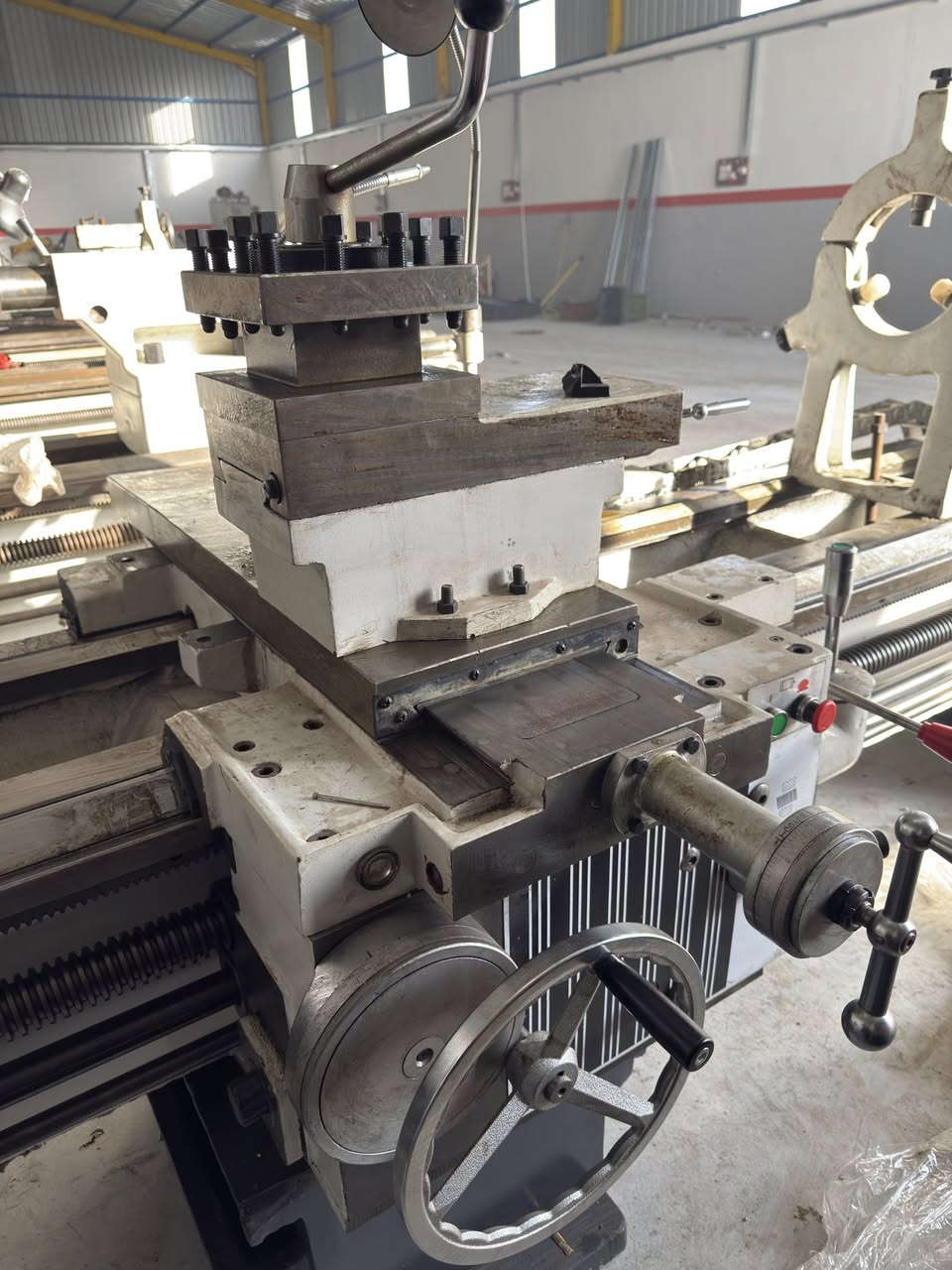 بحمد الله وصول  تورنة نوع صيني مؤسسة ٣ متر من العينة  السنتر النوع  عالي تحتوي على كصة تفر ٨٠ سم على السلايد و١ متر مع الكصة فتحة البنك ١٠٥ ملم  حامل متحرك ملاحظة للحصول على السعر حصرا الاتصال او ارسال رسالة على الواتس اب على الرقم 
***********
العنوان الموصل
