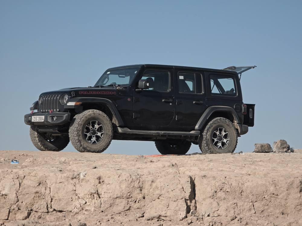 Jeep wrangler (Rubicon)2019
خەلیجی سفری ئێرەیە چوار تایەی چەبەڵی لەژێرە گێڕ و مەکینەو ئەکسل و تەحویل و تەبرید تەقەو ڕەقەی بەشەرت 250دینار مەسرەفی تیانیە سەنەوی هەزەی تازەیە ئێرباگی نەتەقیوە هەمووی بەشەرت تابڵێیت ماڵێکی خاوێنە تەنها 70هەزاری حەقیقی ڕۆیشتوە  
***********
*********** كركوك, العراق
