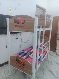 سرير طابقين • حديد قوي • استعمال قليل