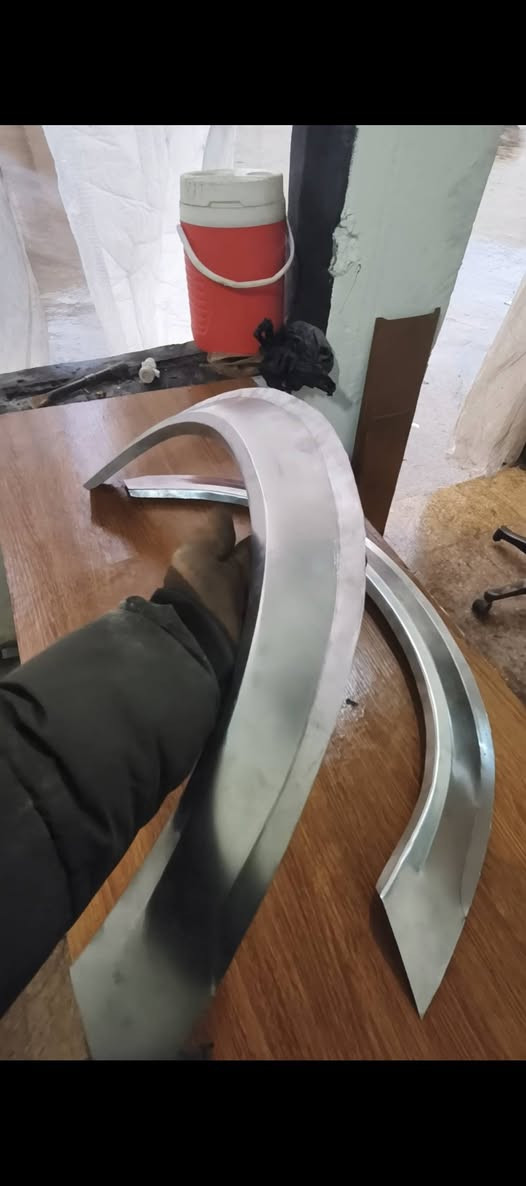 السلام عليكم معمل السعد لعمل أبدان السيارات 
دواير (هلالات) خلفية سيارة كلايزر 91 - 95  بليت أوكراني كيج 20 تارس (1ملم )السعر 40 ألف الصفحتين  يمين يسار  توصيلك مجاني لجميع محافظات العراق. 
العنوان موصل صناعة وادي عكاب قرب معمل راشي السلطان 
للتواصل *********** تحياتي للجميع 
أدمن❤❤
