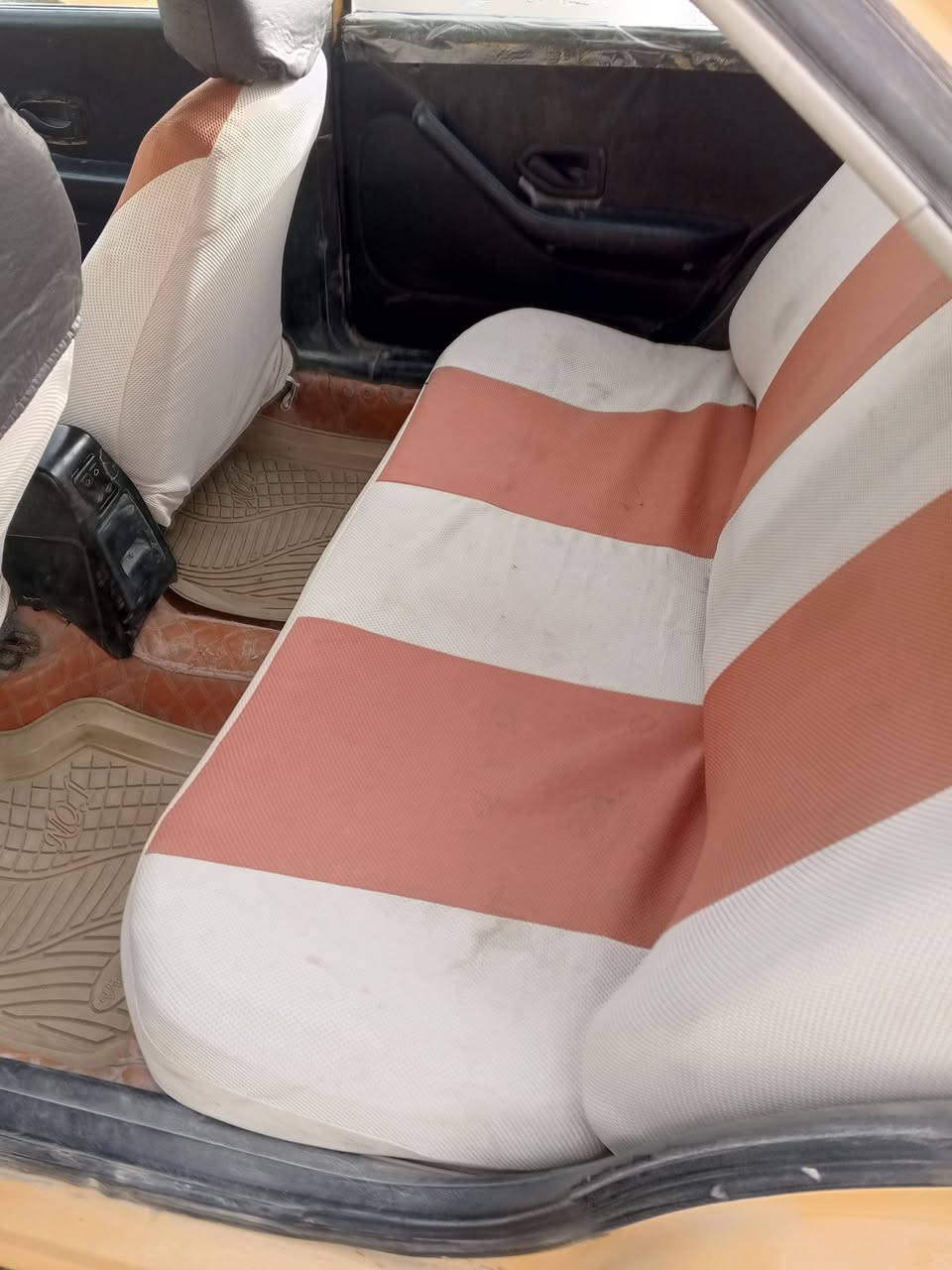 سيارة بيجو بارص موديل 13رقم بابل احمر سياره نضيفه كير ومحرك مكفول كهربائيات كله  شغاله باتري جديد اتخم تاير غرفه نضيفه غرامات مصفره سعر السياره 23 ورقه وبيه مجال بسيط رقم الهاتف ***********
