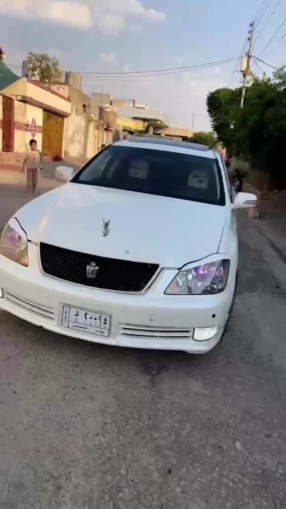 سەرەتا بەناوی خوای گەورە
شاهینەی براوە بۆ فرۆشتن 
٢٠٠٥/١٨٢
سڵاید کوشن جڵد کوشن هیتەر سوکان کارەبای چوار تایەو ویلی لۆک 
ویل کڕۆم تازە ڕۆنی گۆراوە 
بێ مەسروف کامل مەسوف کروە دەبڵەکانی گۆڕاون کارەبای بێ حەیبە 
یەک دینار مەسروفی نیە کەڤەر گۆراو نیە 
گەر موشتەری نامە بنێرە یان تەلە فۆن بکە
***********
شوێن /ڕانیە حاجیاوە 
لەگەل ڕێز ئەدمینی گوڵ
