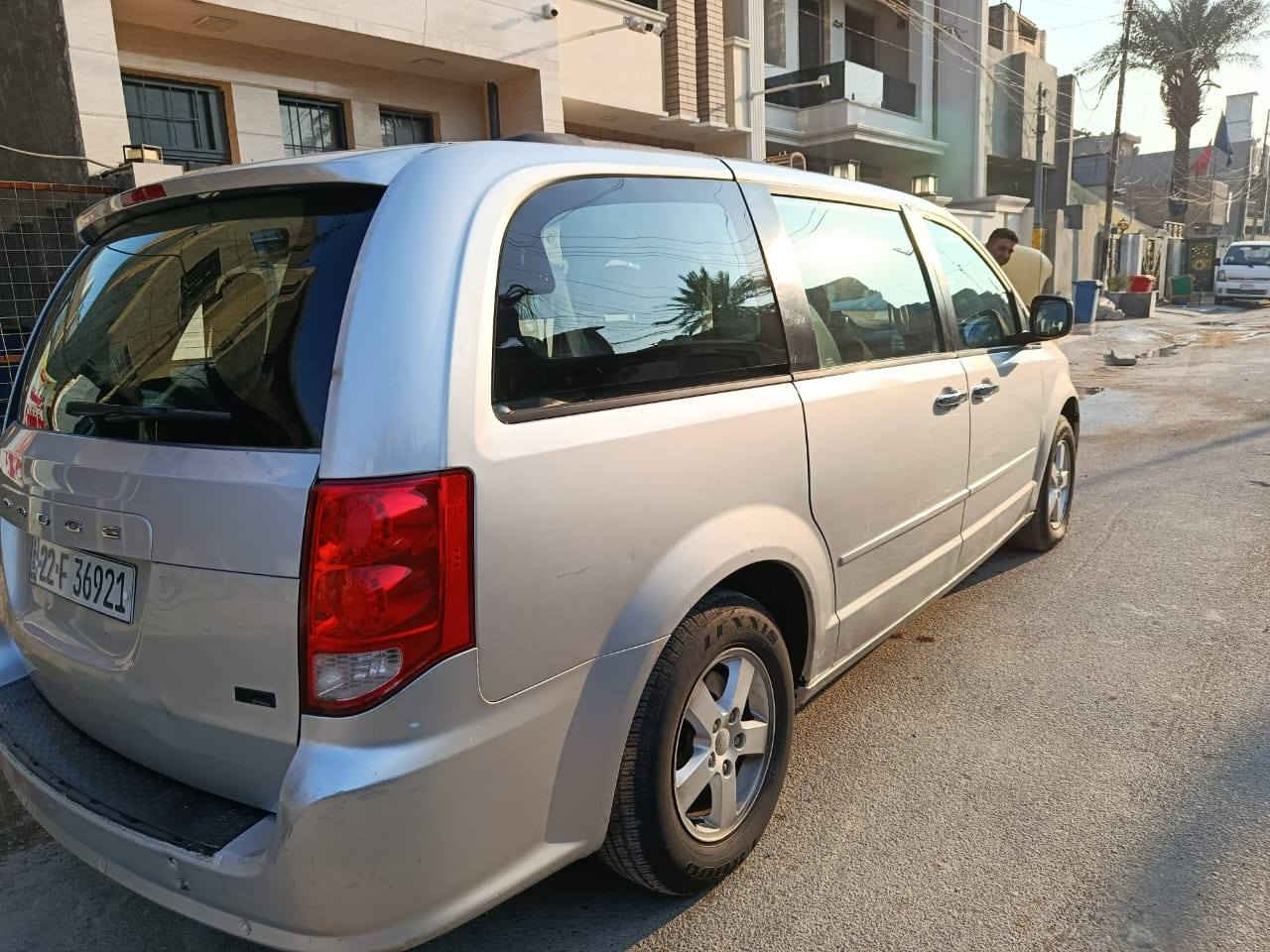 دوج كرفان موديل ٢٠١٢ حادث جاملق أيسر كندي بدون غرق نص فول السعر 120 لاستفسار اتصال ***********
