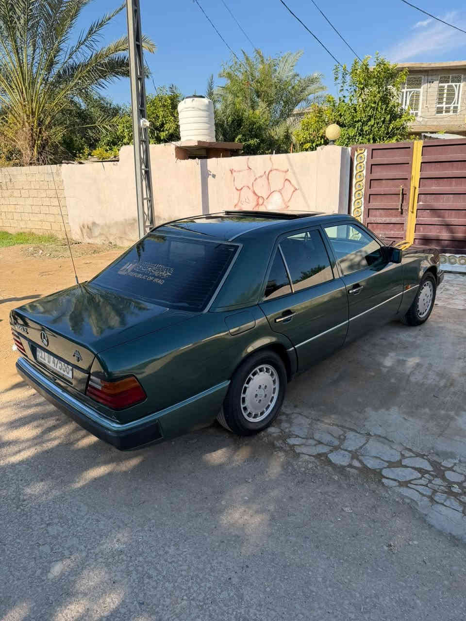 السلام عليكم 
مارسدس دب 
مكينه بلاديه 
مكينه كير صدر تبريد كهربائيات كلهة جديده 
السياره احلى من الصورر 
سونيه باسمي رقم دولي بغداد 
مكان السياره ديالى بعقوبه 
السعر 70 بيهة مجال حك الجيه
***********
