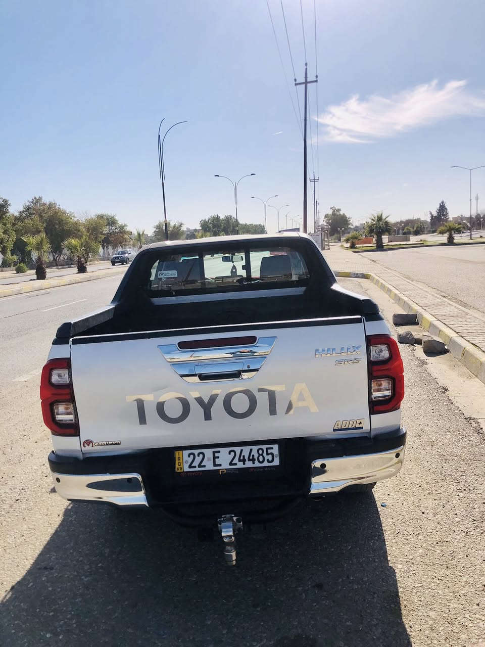 السلام عليكم
هايلوكس 2023 TRD 
ماشي 82
6 سلندر 4000
رقم اربيل  
فول موصفات 
بصمه تشغيل 
تحكمات ستيرن جهتين 
قطعتين تبريد 
كشنات تبريد 
شاشه وسطيه 
كامره خلفيه
فوريل 
حساسات امامي خلفي 
حساسات تاير 
داخل احمر 
نظام ايكو اقتصادي 
وباقي مواصفات معروفه
العنون كركوك ***********
