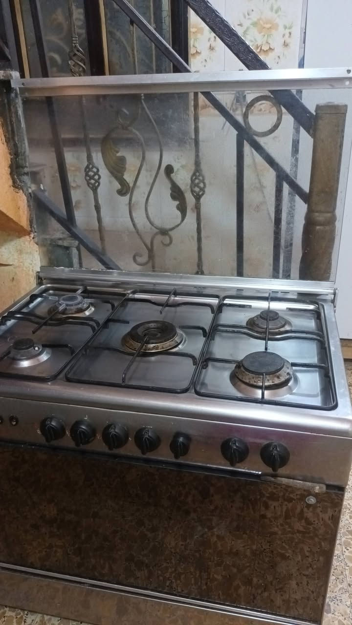 للبيع الطباخ ٢٠٠ الكونتر ١٠٠ الكنتور ٢٥٠ الاستفسار***********
