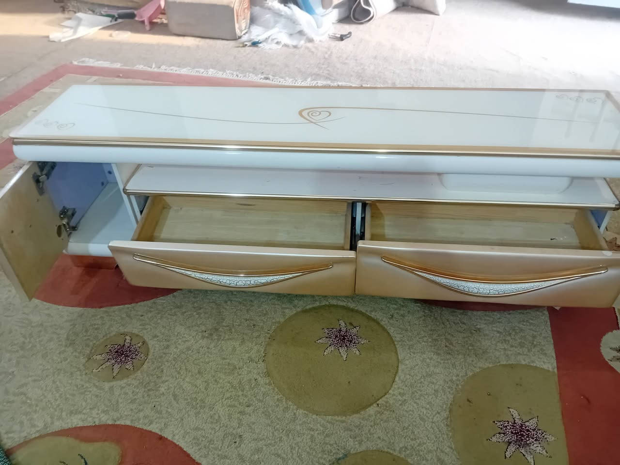 سلام عليكم ميز شاشه مستعمل قليل للاستفسار. الرقم ***********
