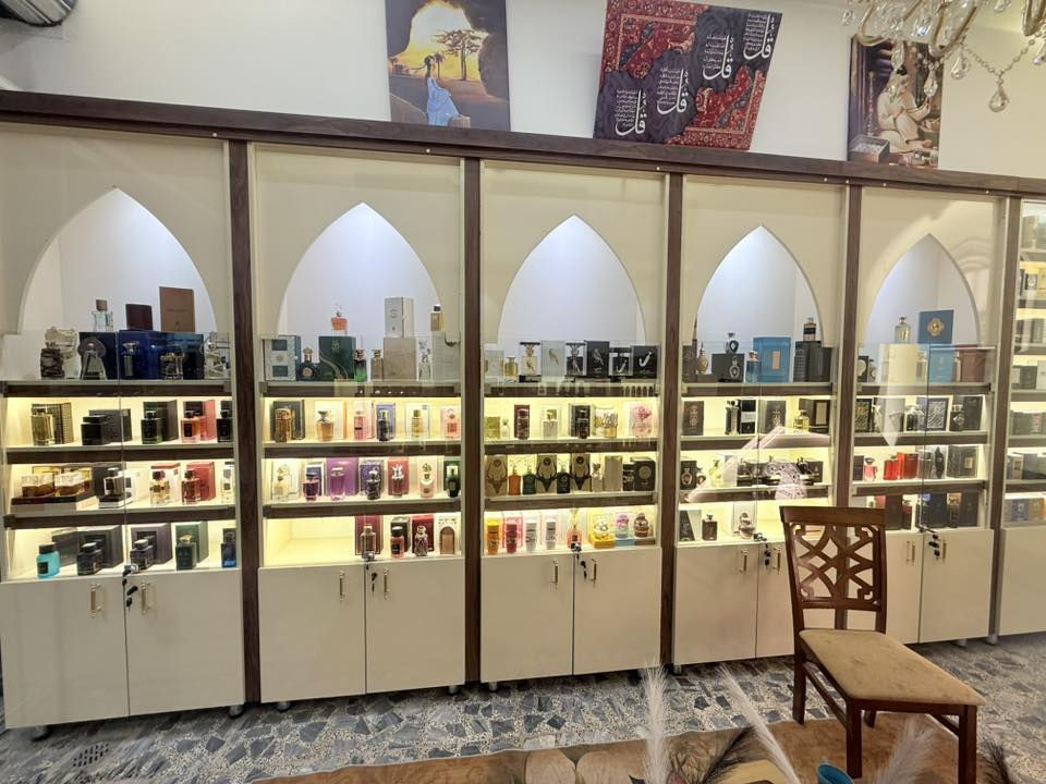 فاترينات للبيع يصير للصدلية يصيرن  كوزمتك جدد بمعنى الكلمة للتواصل ***********
