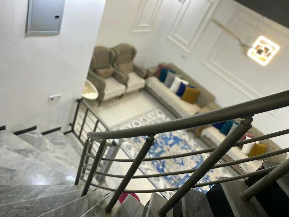 🏠 بيت للبيع – حي الزيتون بصف (ركن) خارطه كلش حلوه بناء درجه اوله شارع ٢٠ تبليط
📐 المساحة: 150 متر

🏗️ البناء: طابق واحد – بناء حديث 

الطابق الثاني فقط صاله

✨ المواصفات:

• 2 غرف نوم  وحده سويت 

• استقبال سويت 

• حمامات عدد3

• مطبخ حار او بارد

• صاله كلش حلوه 

• بيت نضيف جداً ومتعوب عليه

• موقع بصف الركن مميز – حي الزيتون شارع 20  مجاور مكتب عماد.  قرب اسواق الجوادين 

💰  مطلوب50 للاسكان التسديد الشهري 272  مع تبديل الكفيل 

📞 للاستفسار: ***********
