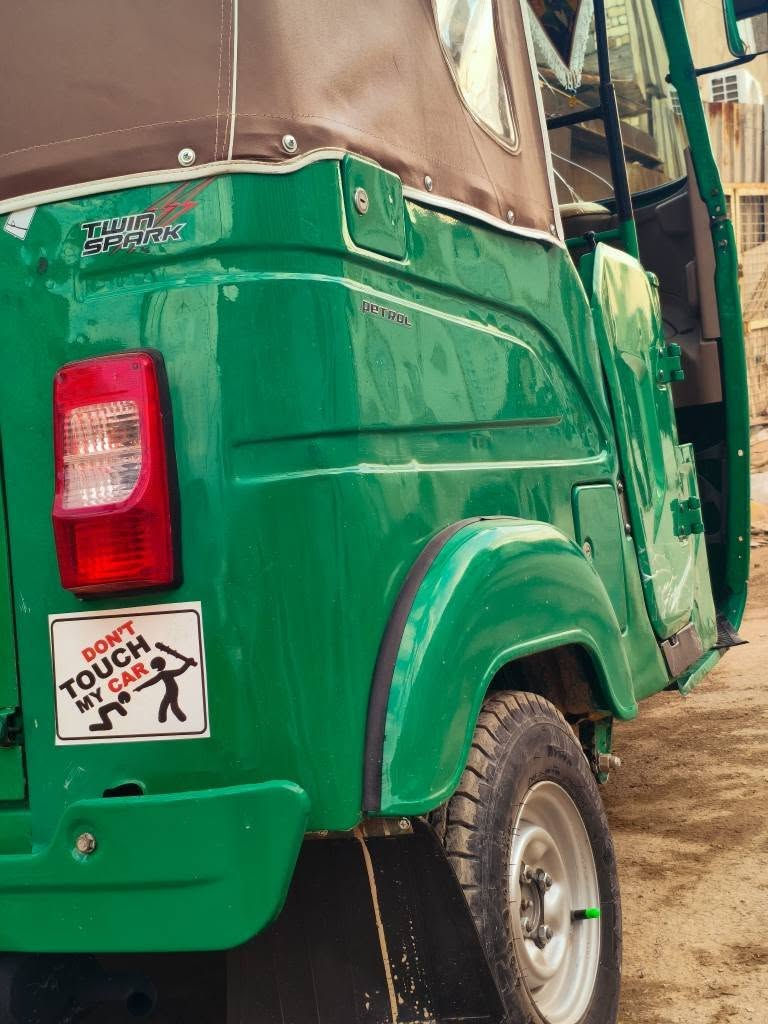 سلام عليكم تكتك موديل 2021/12يوم29 
محسوبه عل 22 تكتك شوفت عينك نضافه 
سعر 7700 مكان بلديات.  
***********
