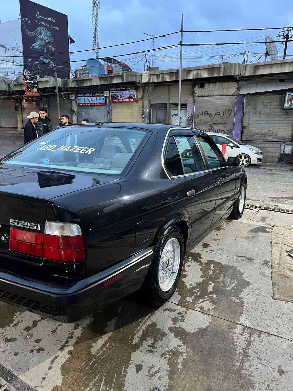 السلام عليكم:
BMW 525i.  V6
موديل 1993
سنوية جديد محرك كبس بشرط 
سيارة كفالة عامة من محرك وكير اوتامتيك وكلشي 
تبريد ثلج منضومة كاملة 
سيارة بدون دعمة صبغ جمالية فقط.
مكينه((6 سلندر مسكر جتال)) نشاط جدا قوي.
رقم سليمانية جديد سنوية لحد الـ 2030 تريد تحويل وكالة تريد فراغة. 
بيهم مجال للطيبين الجادين.
تواصل ع رقم *********** السليمانية, العراق
