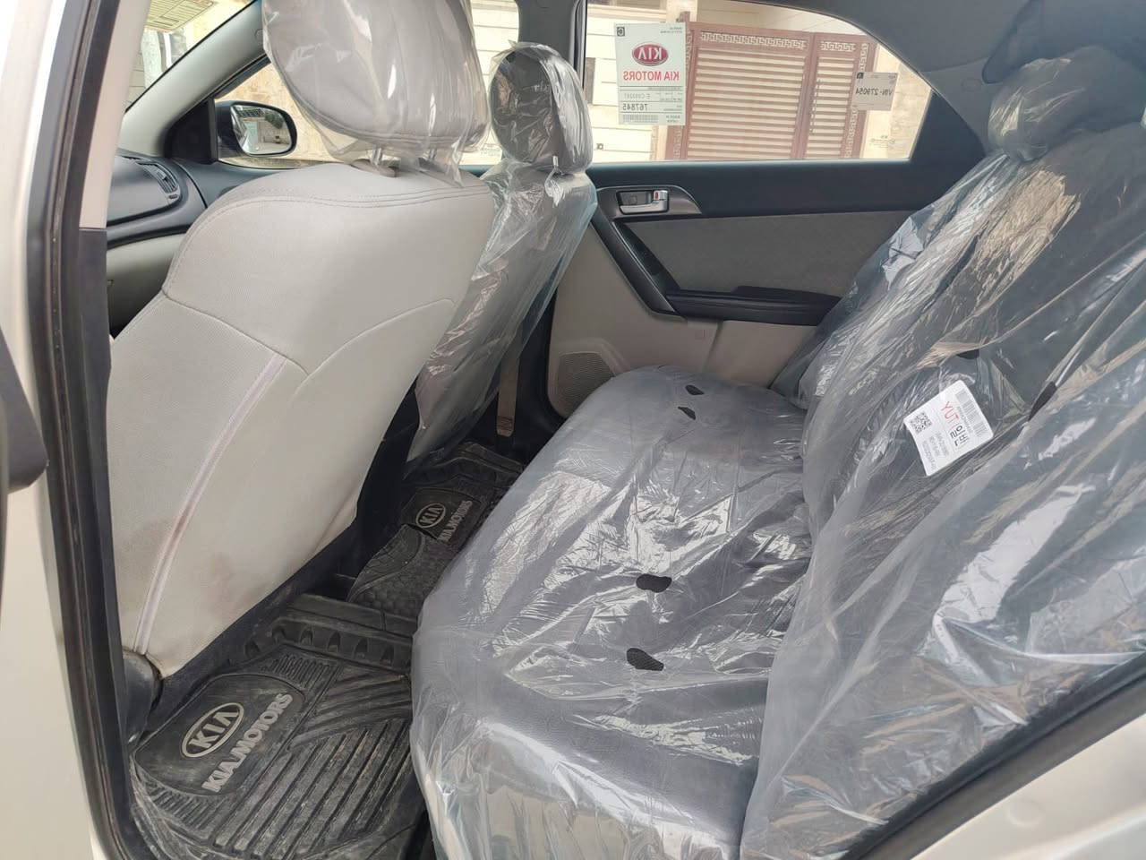 السلام عليكم .....
كيا سيراتو 2012 خليجي نظيفة جدا ...
كير محرك تخم تاير جاهزة لاخر حباية ...
رقم سليمانية تحول ثاني يوم .... تحويل فقط
بيها ضرر الباب السايق مصبوغ والصندوق مبدل بلاد بدون صبغ ....

داخل جديد ويل كم جديد ....
السعر 107 وبي شي قليل ...
مكانها هيت..(*********** - *********** ) غير متواجد عالفيس
