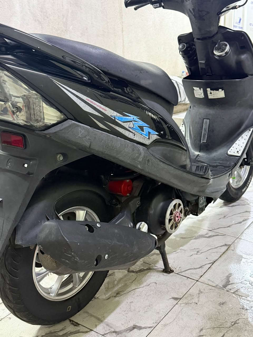 سلام عليكم ماكس عدله لون اسود للبيع نظيف ومكفوله مامفتوحه ابد شرط الفحص تجي تفحص قبل لا تعامل دراجه صوتها نعومه كلش حلوه وكهربائيات شغاله من الطول لطول والدراجه بيها تزويد ويلات زوج قطرة دهن شيال مكينه  قبق جوزه وقبق مروحه وقبق دهن بريك امامي+ خلفي دراجه تخبل صلوات تجي تشوف بعينكً وشرط مختومه من الطول لطول ويه المكينه شرط سعرها 950 وبيها مجال كلشش قليل حك الجيه بس تواصل خاص او على الرقم ***********
