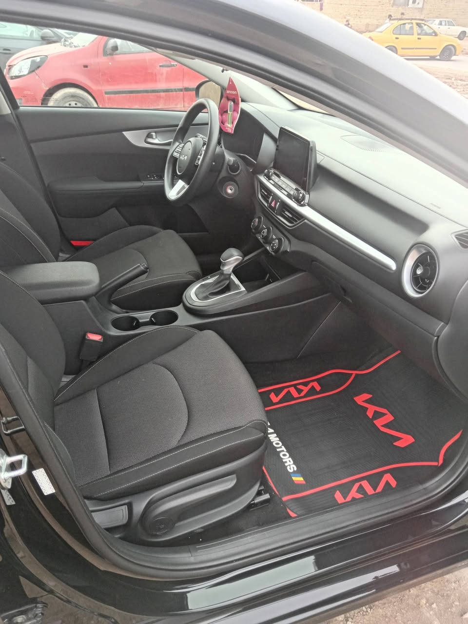 سلام عليكم عندي سياره فورتي موديل ٢٤ للبيع سياره ماشيه ١٣ الف سياره بعده لك عده حادث أمريكا تبديل بنيد ودعاميه بدون دواخل او شواصي سياره بعده شركه السعر ١٤٨ رقم ***********
