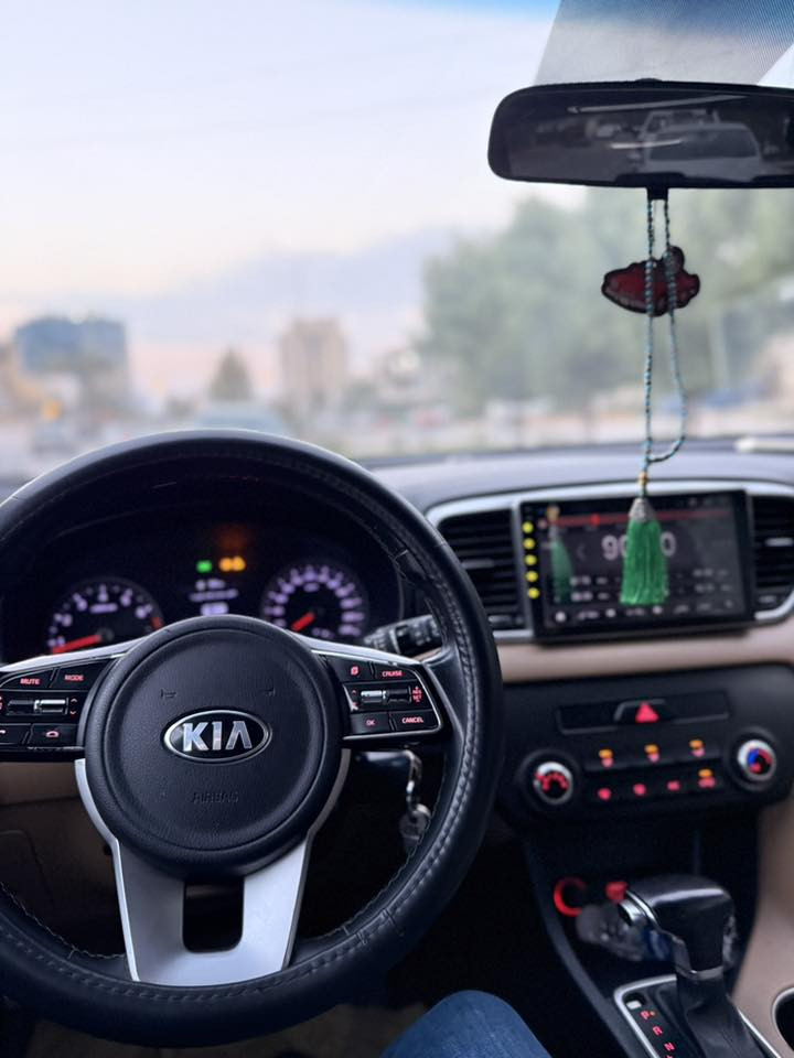 السلام عليكم 
سبورتج 2020 وكاله كيا الدولية  
مكفوله سياره من صبغ وبارد /كير ومكينه ع وضع شركه
حساسات امامي خلفي 
داخل عسلي ( جلد و مخمل)
تحكمات جهتين 
يدات نيكل 
محرك 2000 ( دوش)
شاشه اندرويد   
نظام ترحيب 
مري كهرباء 
تبريد امامي خلفي 
انضمه قيادة ايكو نورمل سبورت 
سيارة مال بيت 
مكاني بغداد الكرخ 
سعر 203 بيها مجال بسيط 
***********
