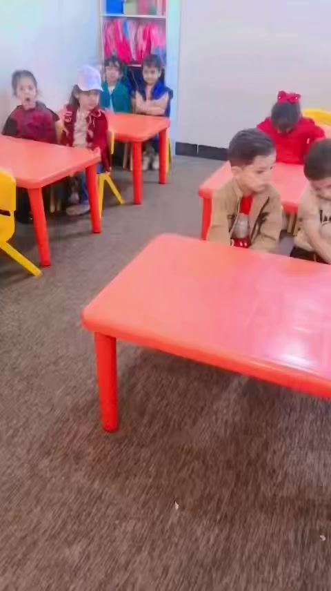 ضحكاتهم تزين حياتنا 🩵
روضه شمس 🌞
رقم الروضه ***********
