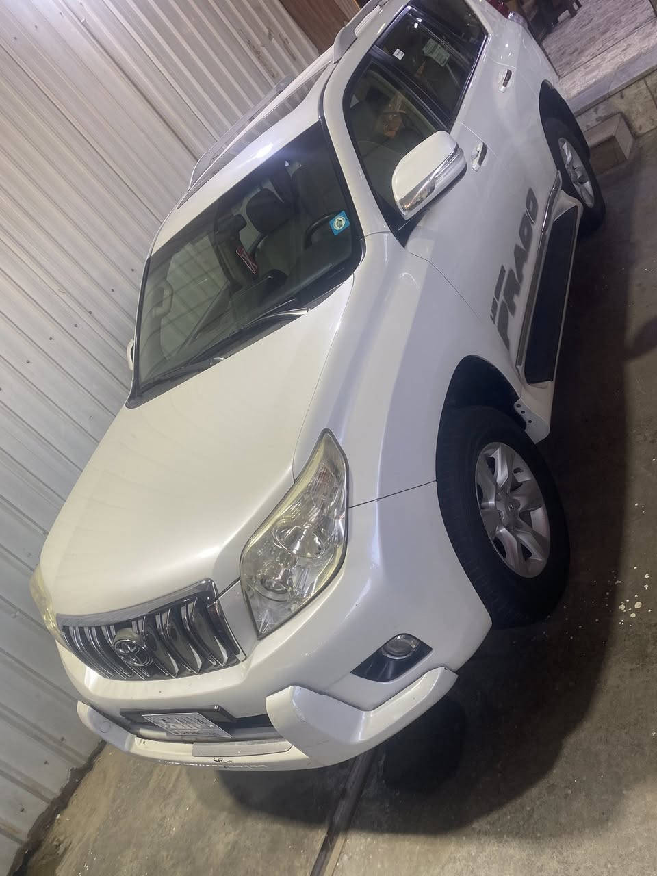 سلام عليكم سياره برادو 2013فول مواصفات لون صدفي مكينه 6 سياره مكفوله من دعاميه للدعاميه من صبغ وتبديل خليجي دبل تانكي رقم بغداد ماشيه 137حقيقي سياره جديده جداً استفسار عل رقم***********
