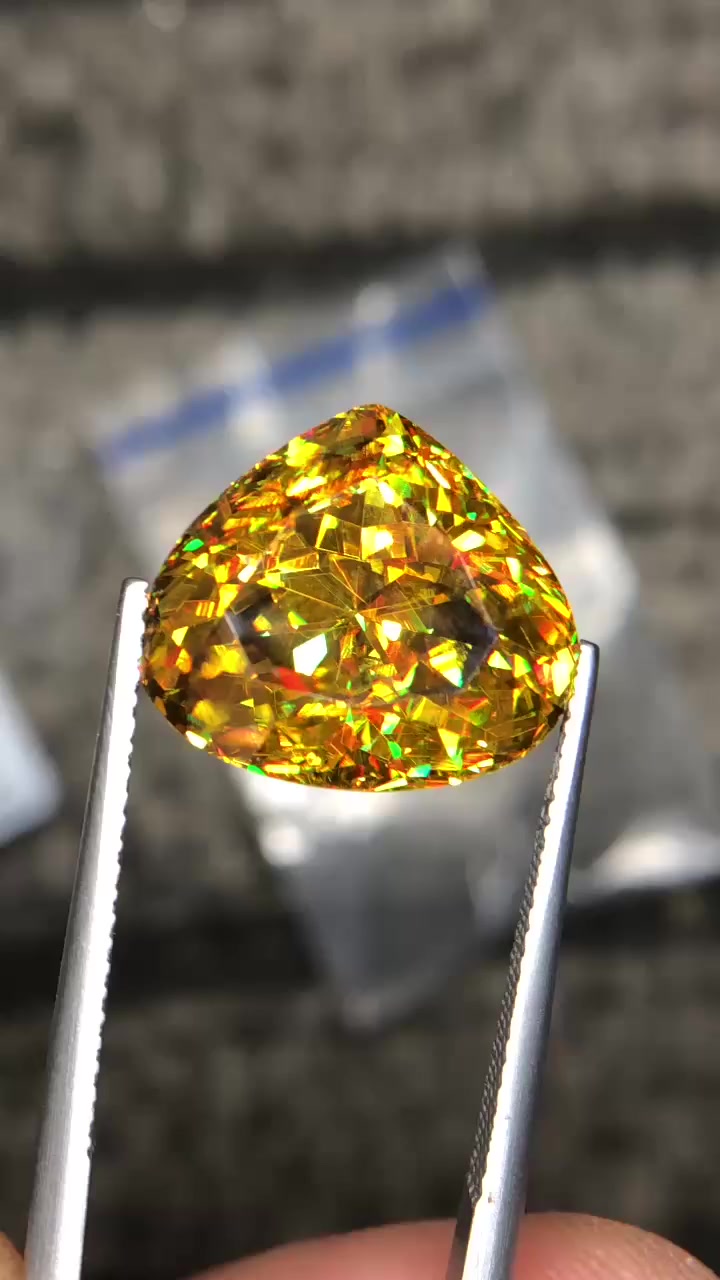 Beautiful Top Quality full fire 🔥 Natural Sphene available 
Weight: 14.15 carats 
Dimension: 15.5*14*10mm
Clarity: Eye clean 
Comment: Unheated /untreated 
..................
Worldwide shipping by FedEx, DHL and UPS 40$
Payment through PayPal, W Union, Money Gram, Ria and Direct Bank Account ...............
Location: Namak Mandi, Peshawar 
WhatsApp: +92345 1333092
DM me for more details? (SGS)
 𝑺𝒂𝒇𝒊 𝑮𝒆𝒎𝒔 𝑺𝒕𝒐𝒏𝒆 💎🌏s✈️🏠
.................
 #foryoupage #leadership #fyp #business #marketing #success #investing #😄🙂😁 #fypviral #viral @highlight


**إذا كنت صاحب هذا الإعلان وتريد حذفه لأي سبب، رجاءا أرسل رسالة إلى الدعم الفني**